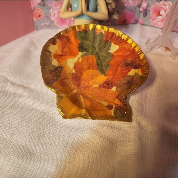 Decoupage scalloped shell   - Picture 1 of 2